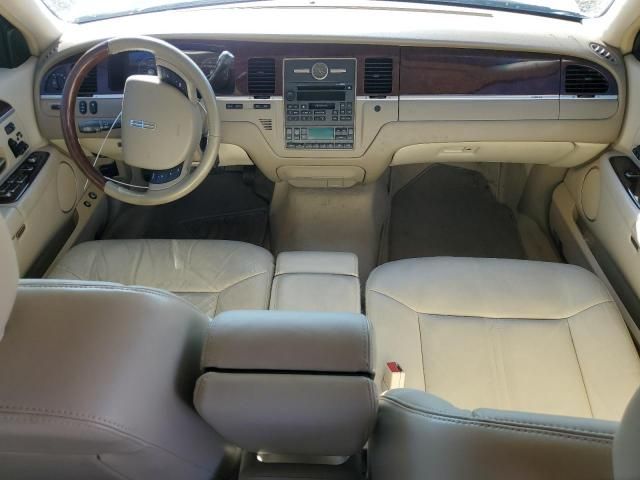 2006 Lincoln Town Car Signature Limited