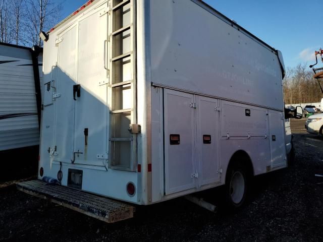 2012 Ford Econoline E350 Super Duty Cutaway Van