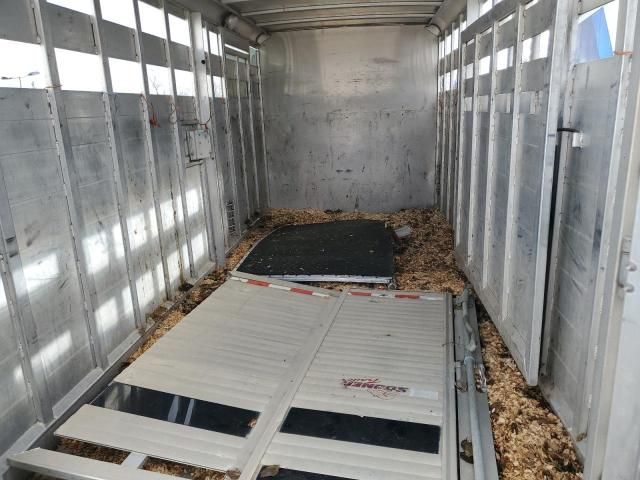 2000 Soon Horse Trailer