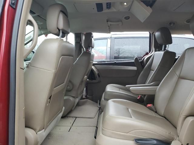 2012 Volkswagen Routan SE