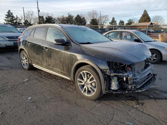 2016 Volvo V60 Cross Country Premier