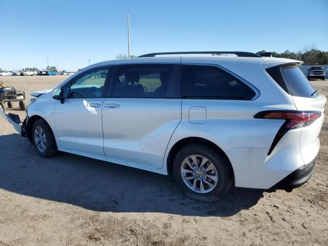 2022 Toyota Sienna XLE