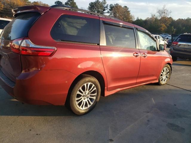 2020 Toyota Sienna XLE