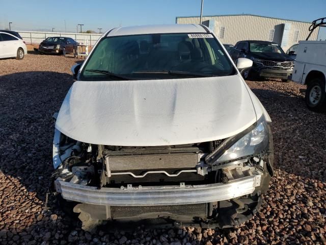 2020 Chrysler Voyager L