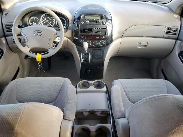 2004 Toyota Sienna CE