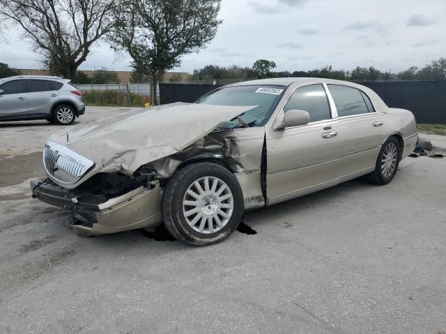 2005 Lincoln Town Car Signature Limited