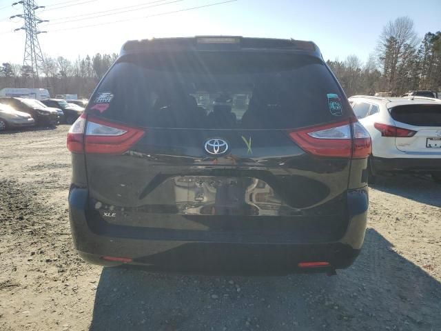 2018 Toyota Sienna XLE