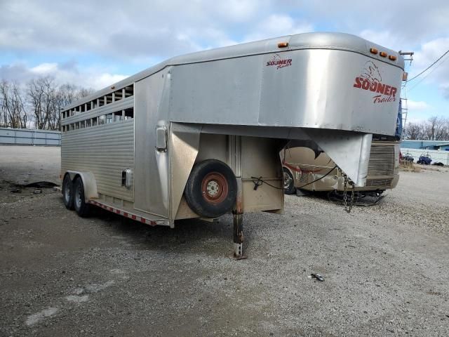 2000 Soon Horse Trailer