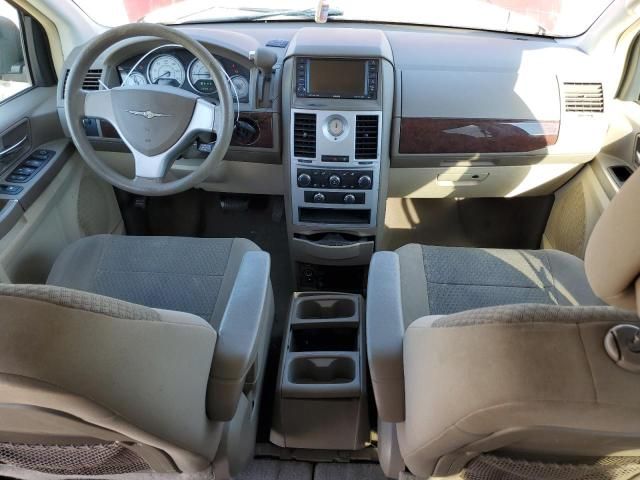 2010 Chrysler Town & Country LX