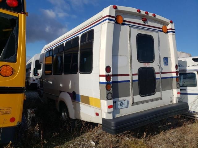 2017 Ford Econoline E450 Super Duty Cutaway Van