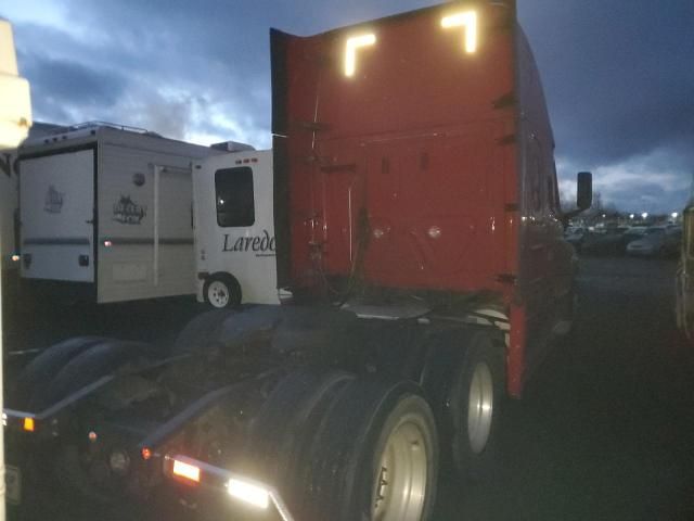 2019 Freightliner Cascadia 126