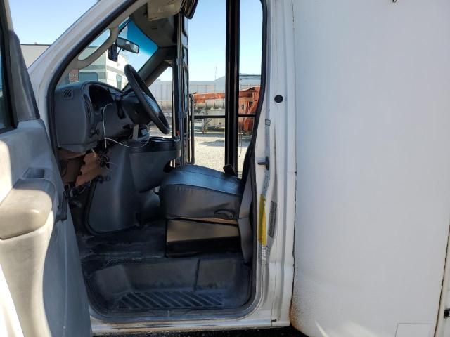 2006 Ford Econoline E450 Super Duty Cutaway Van