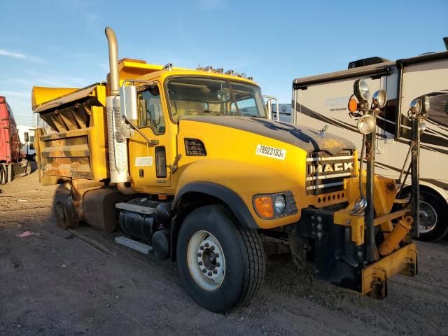 2005 Mack 700 CV700