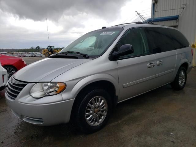 2005 Chrysler Town & Country LX