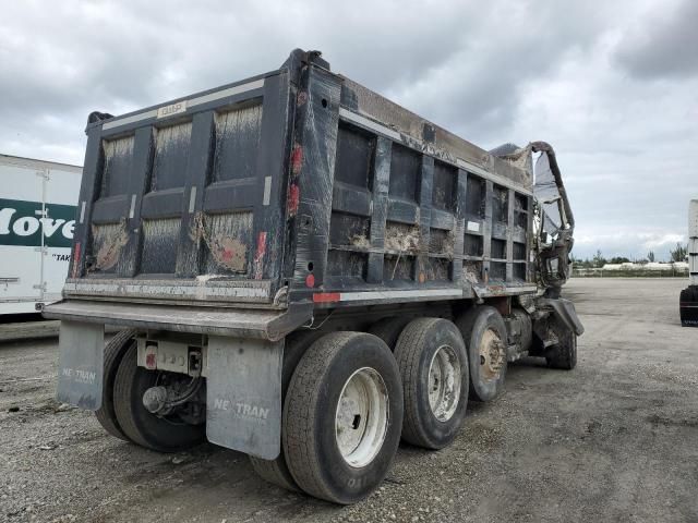 2015 Mack 800 GU800