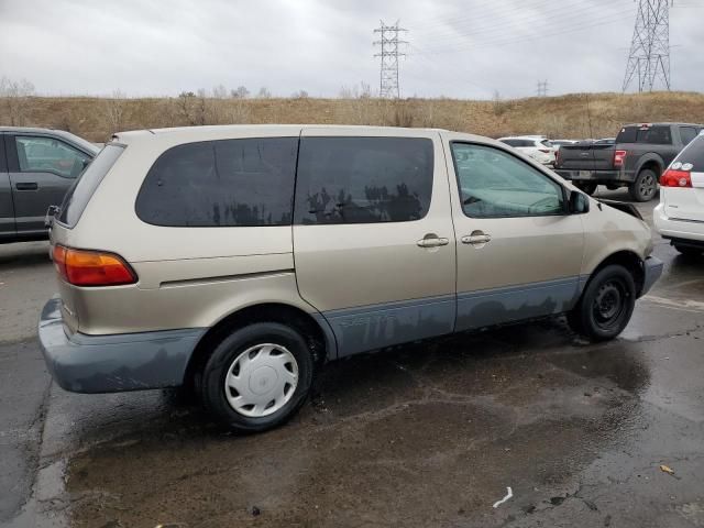 2000 Toyota Sienna CE