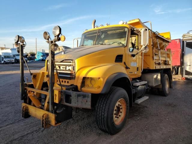 2005 Mack 700 CV700