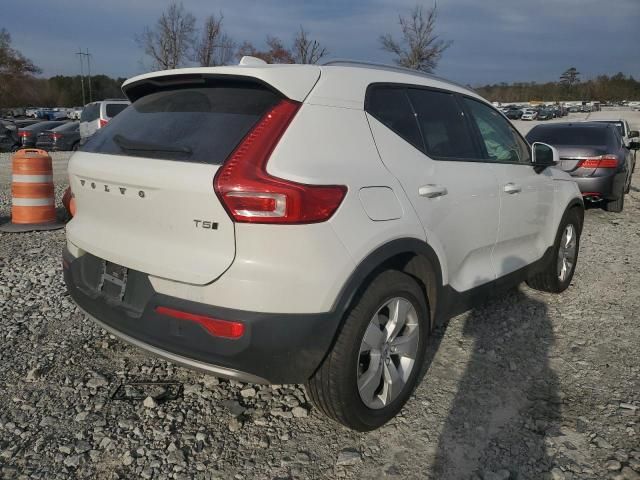 2020 Volvo XC40 T5 Momentum