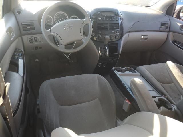 2004 Toyota Sienna CE