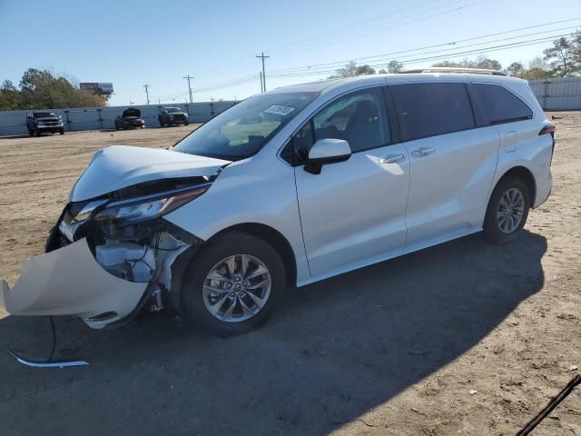 2022 Toyota Sienna XLE