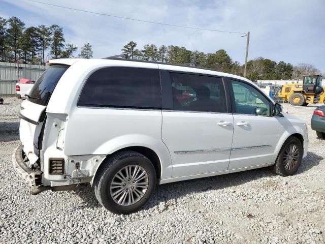 2016 Chrysler Town & Country Touring L