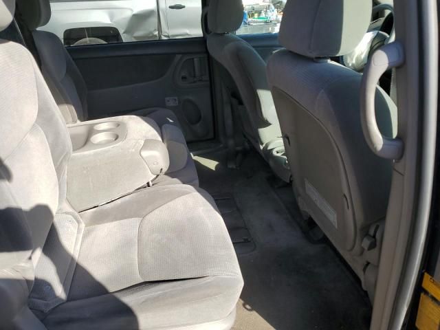 2005 Toyota Sienna CE