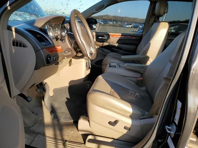 2014 Chrysler Town & Country Touring L