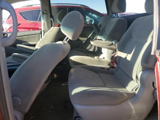 2004 Toyota Sienna CE