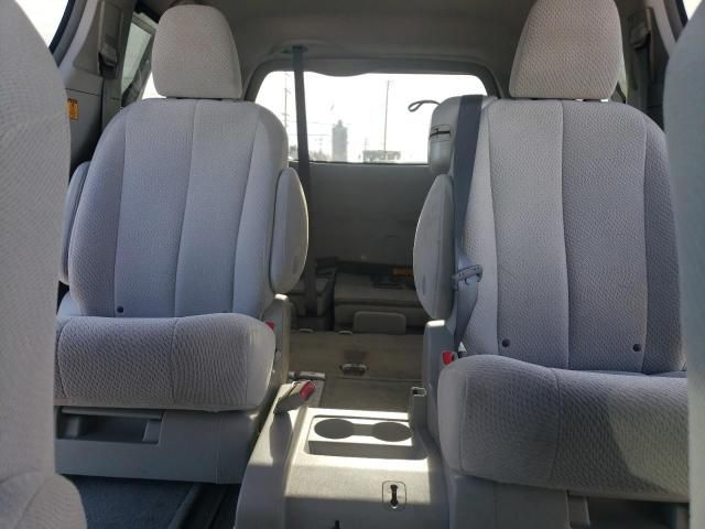 2013 Toyota Sienna LE