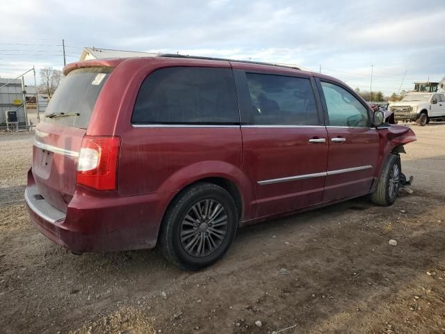 2013 Chrysler Town & Country Touring L