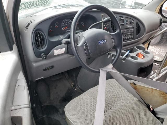 2002 Ford Econoline E450 Super Duty Cutaway Van