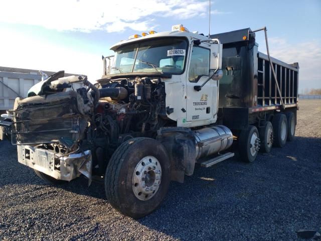 2013 Mack 700 GU700