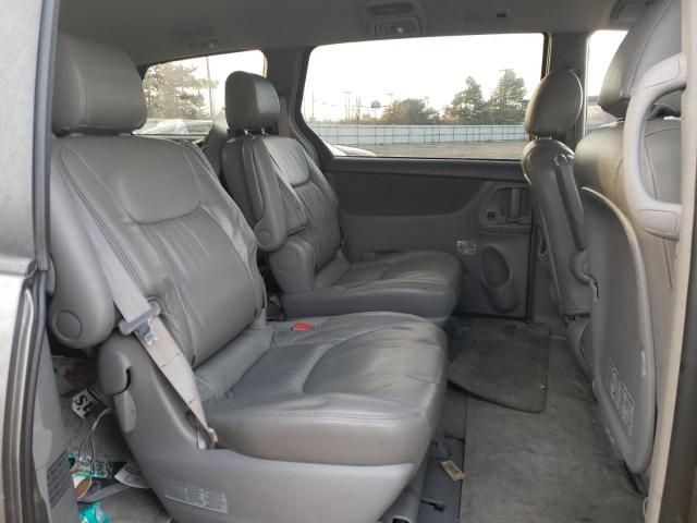 2004 Toyota Sienna XLE