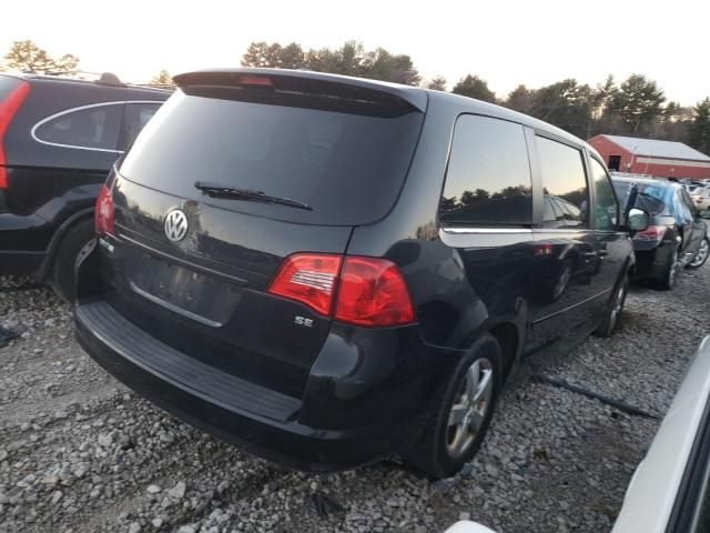 2010 Volkswagen Routan SE