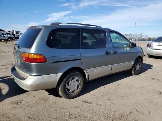 2000 Toyota Sienna LE