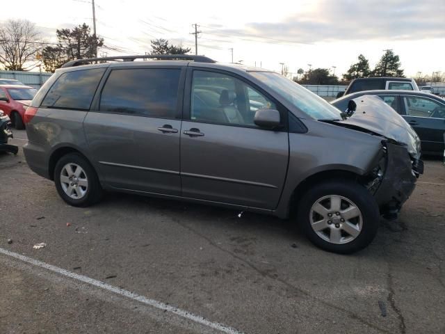 2004 Toyota Sienna XLE