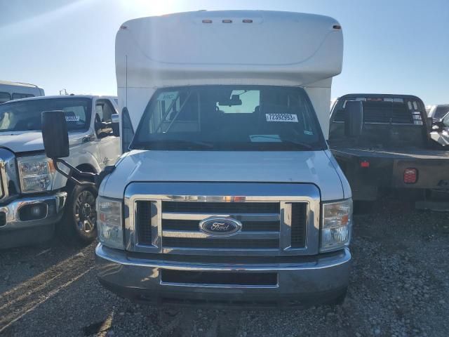 2016 Ford Econoline E350 Super Duty Cutaway Van