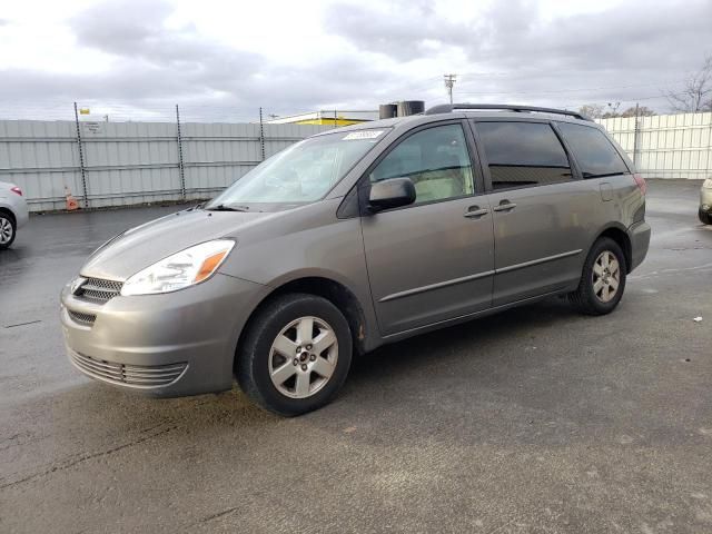 2004 Toyota Sienna CE