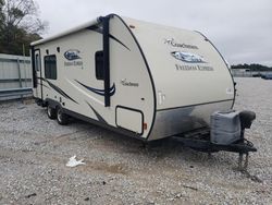 Camiones dañados por inundaciones a la venta en subasta: 2016 Coachmen Freedom EX