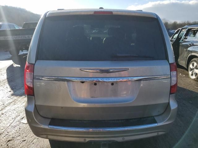 2013 Chrysler Town & Country Touring L