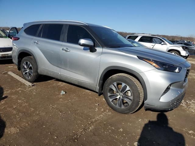 2023 Toyota Highlander Hybrid XLE