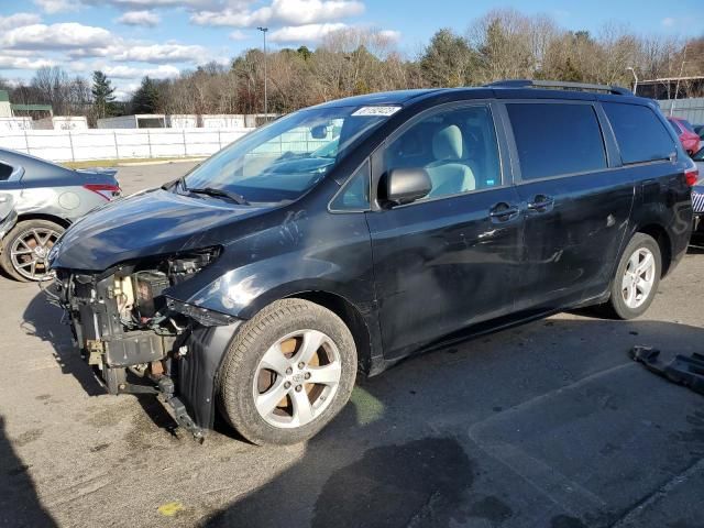 2017 Toyota Sienna LE