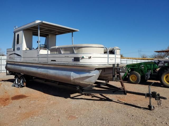 2005 Tracker Boat