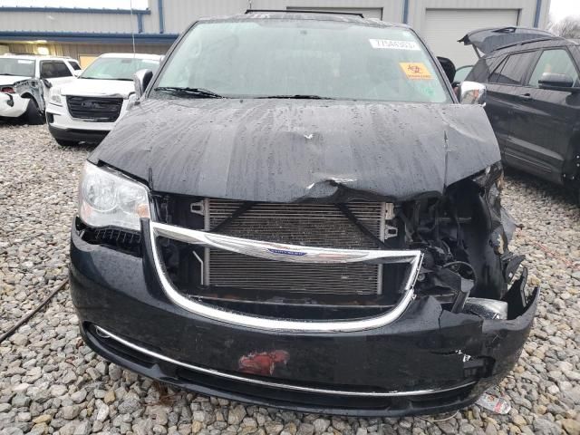 2014 Chrysler Town & Country Touring L