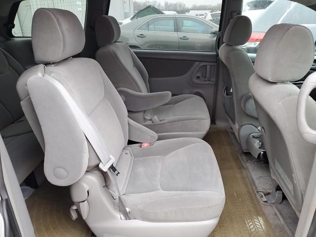 2005 Toyota Sienna CE