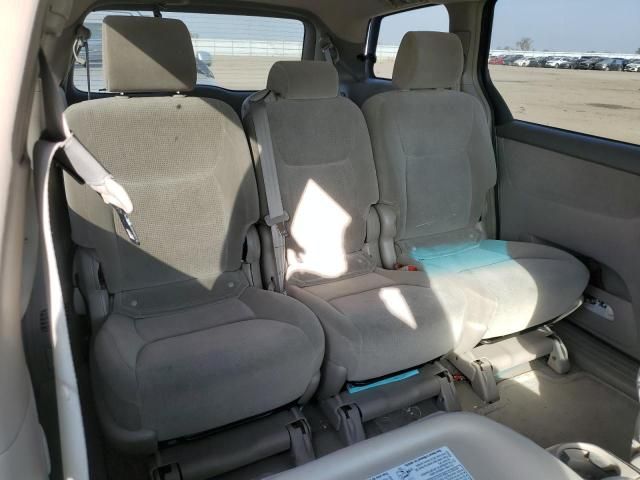 2005 Toyota Sienna CE