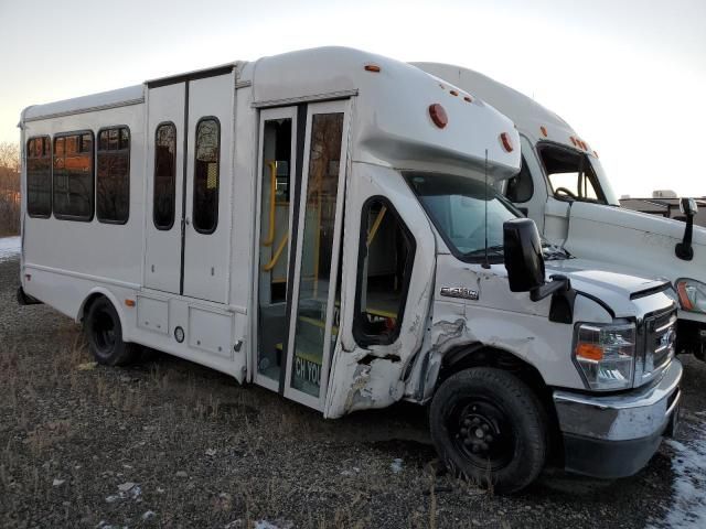 2023 Ford Econoline E450 Super Duty Cutaway Van