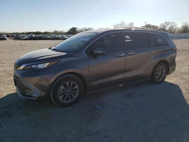 2021 Toyota Sienna XLE