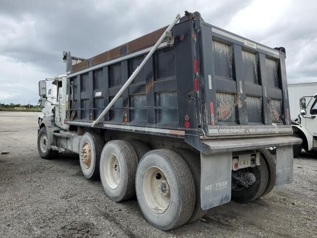 2015 Mack 800 GU800