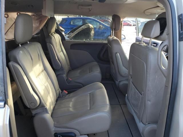 2013 Chrysler Town & Country Touring L